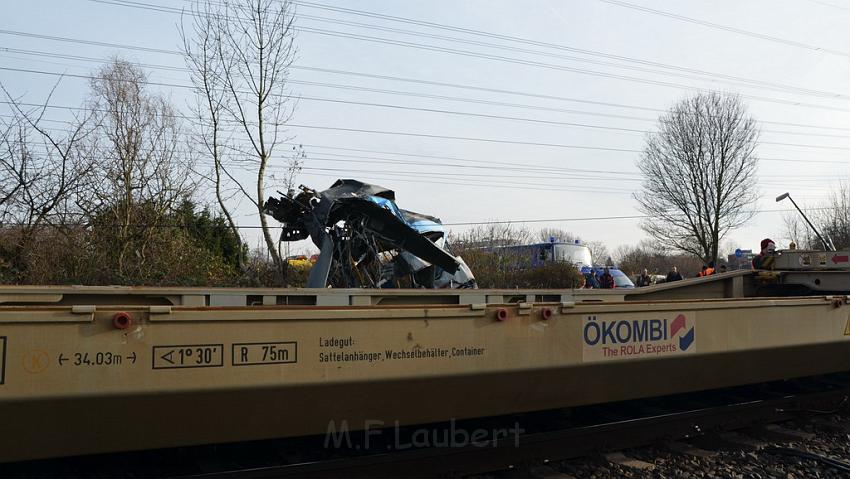 Schwerer VU Bus Zug Düsseldorf P013.JPG